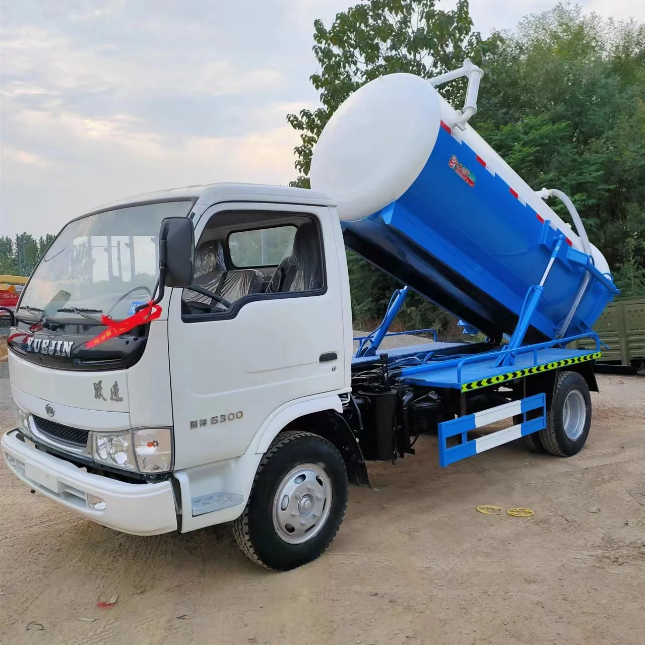Дешевая цена Dongfeng 5 куб. М 4x2 б/у вакуумный грузовик для очистки сточных вод