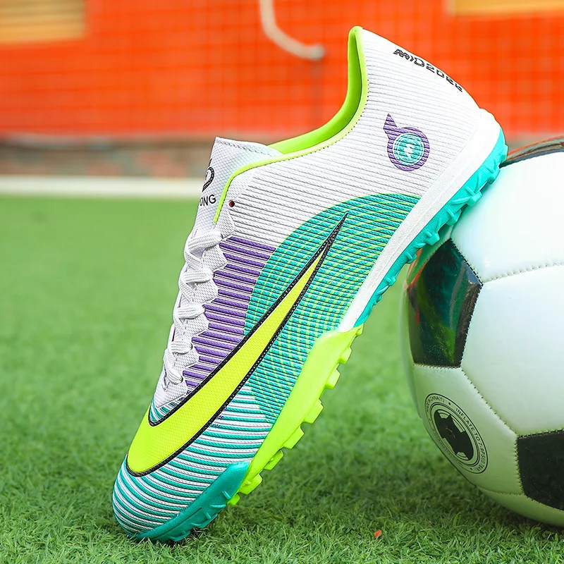 2022 New Youth Outdoor Football Shoes Professional Competition Training Shoes