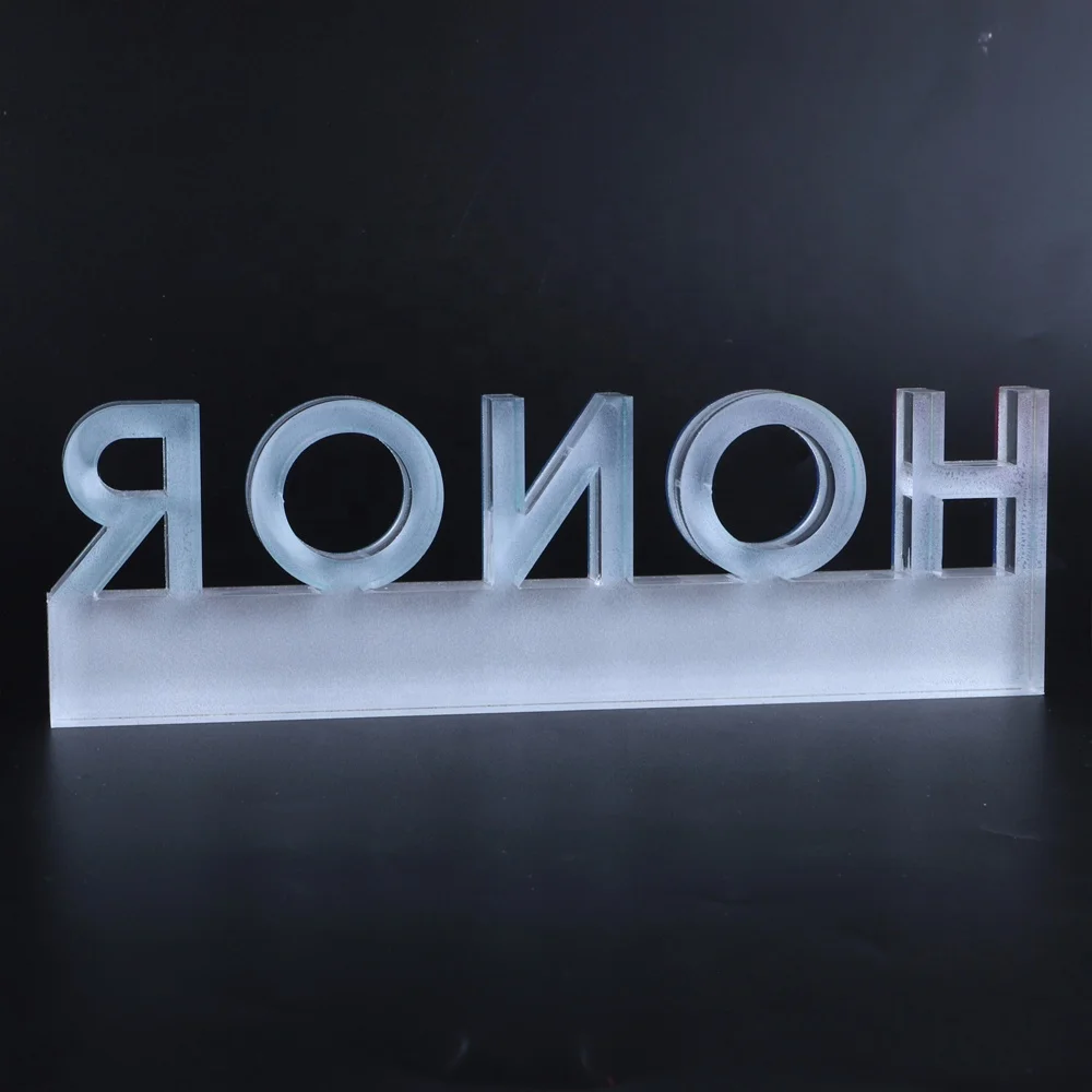 Выставочный стенд ручной работы с напечатанным акриловым