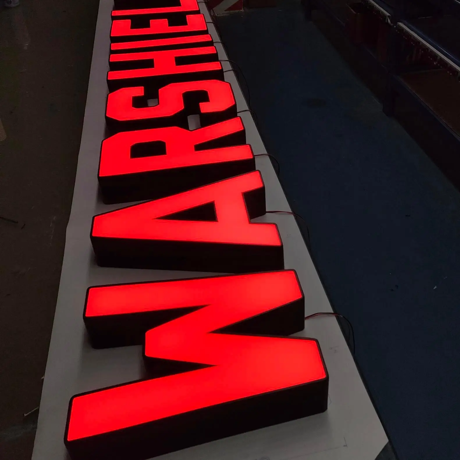 Outdoor Custom Facelit LED Channel Letter  3d Acrylic Metal Trim cap Track Light for advertising