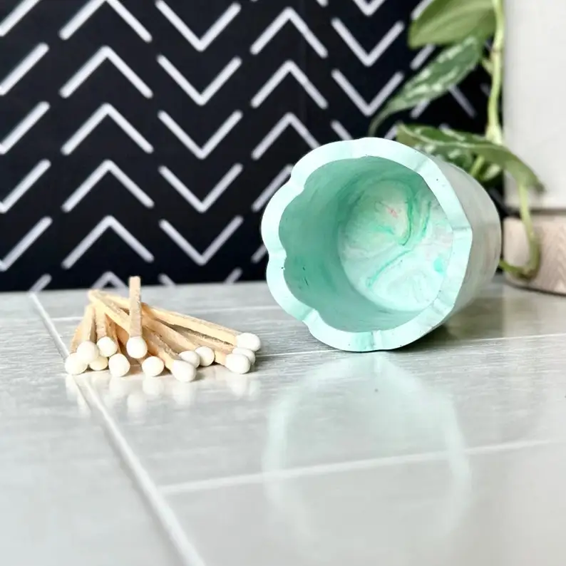 ceramic holder for match Handmade Scalloped Edge Matchstick Holder with Striker Pad  match jar custom