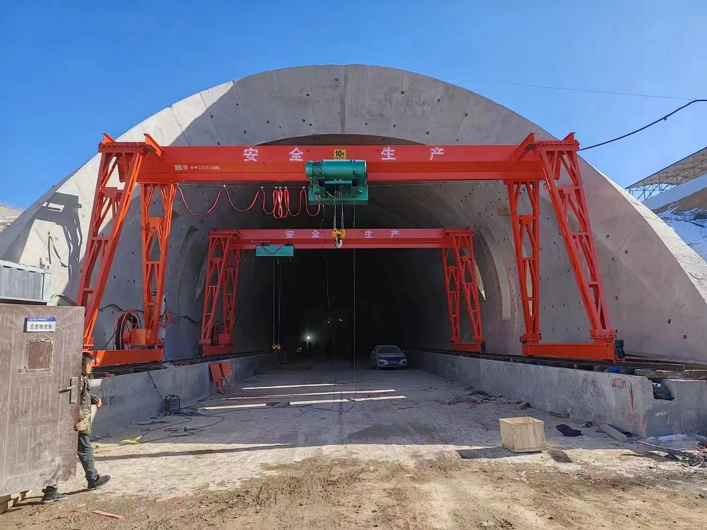 Energy-Saving Mini Gantry Crane with Hoist Easy Operation for Cement Making Machinery Lifting Operations