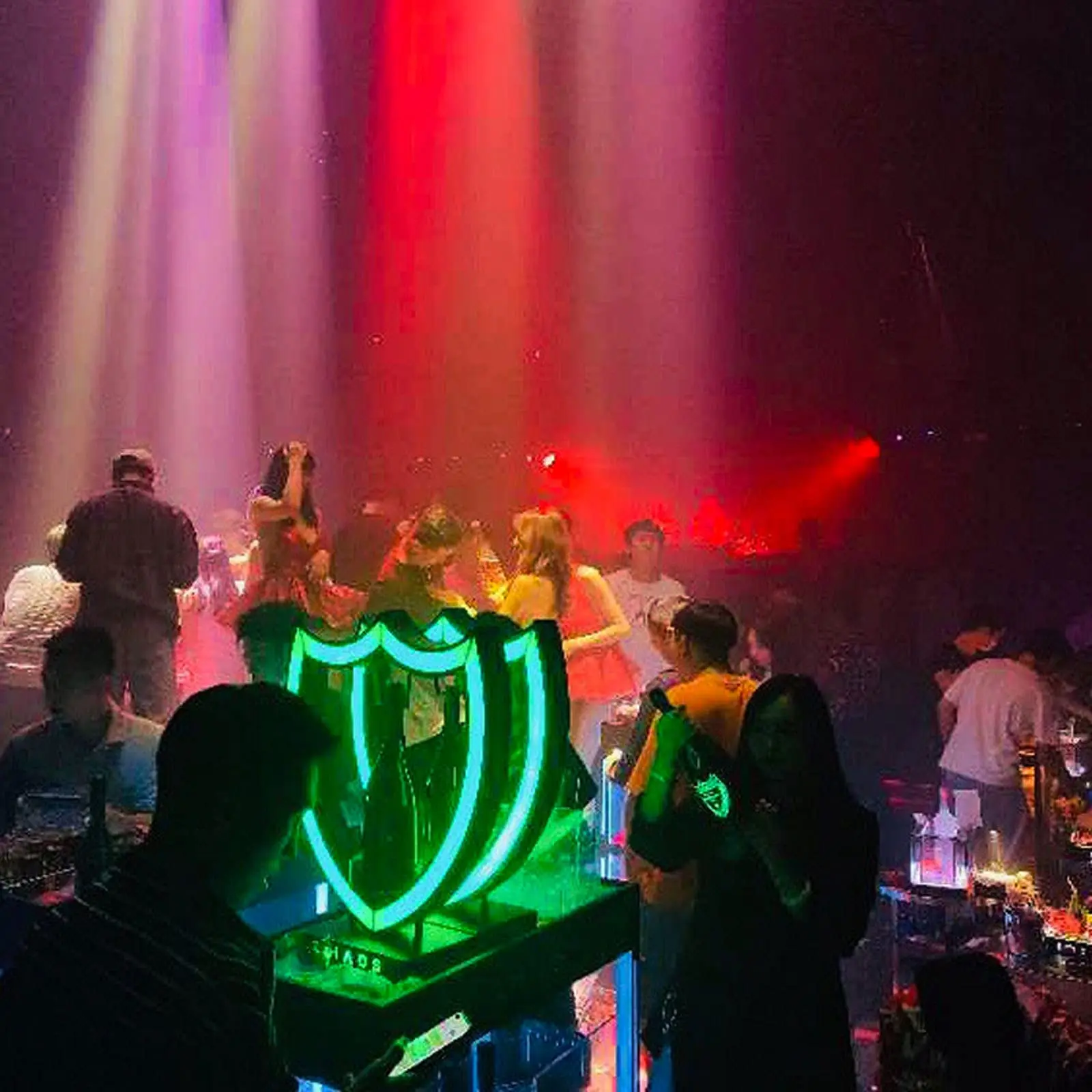 Custom Acrylic LED Night Club VIP yacht bottle presenter dom perignon service presenter for wholesale