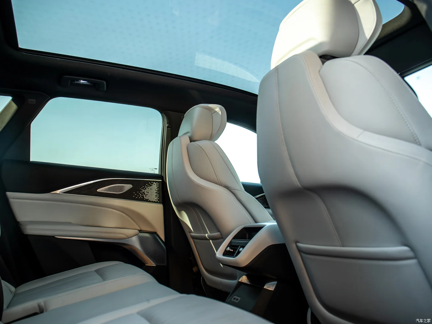 Cadillac LYRIQ 2022 EV electric car SUV RW AWD 255kW 375kW 608km 653km luxury car new energy vehicles 5 seats