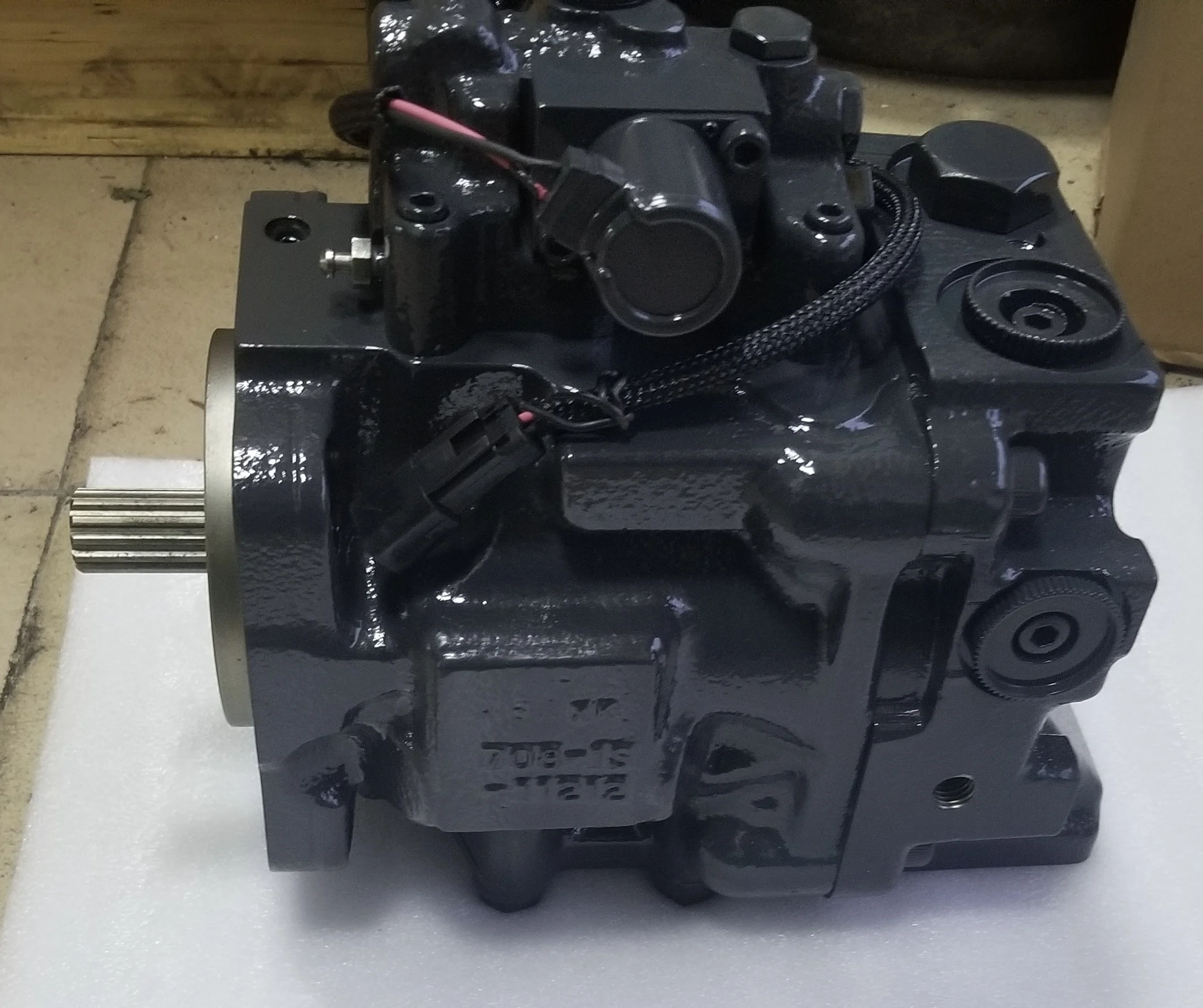 Powerparts High Guarantee Bulldozers Parts D155A-6 Hydraulic Main Pump 708-1T-00472 Fan Motor Assy 708-1T-00470