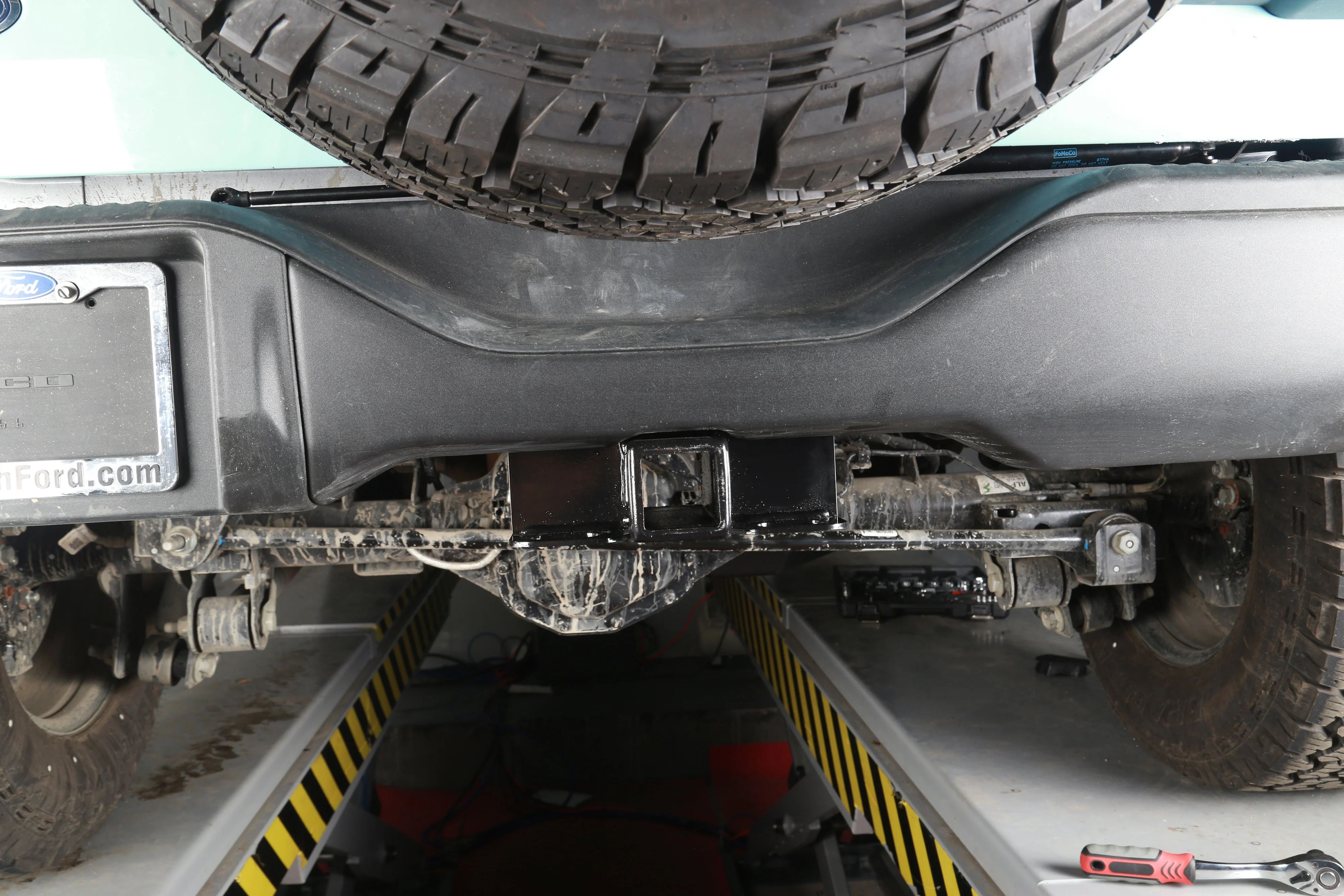 Tow Trailer Hitch Receiver for Ford Bronco Accessories 2021 2022 2/4-Door Rear Bumper 2*2 Inch Receiver Trailer Towing Cargo Car