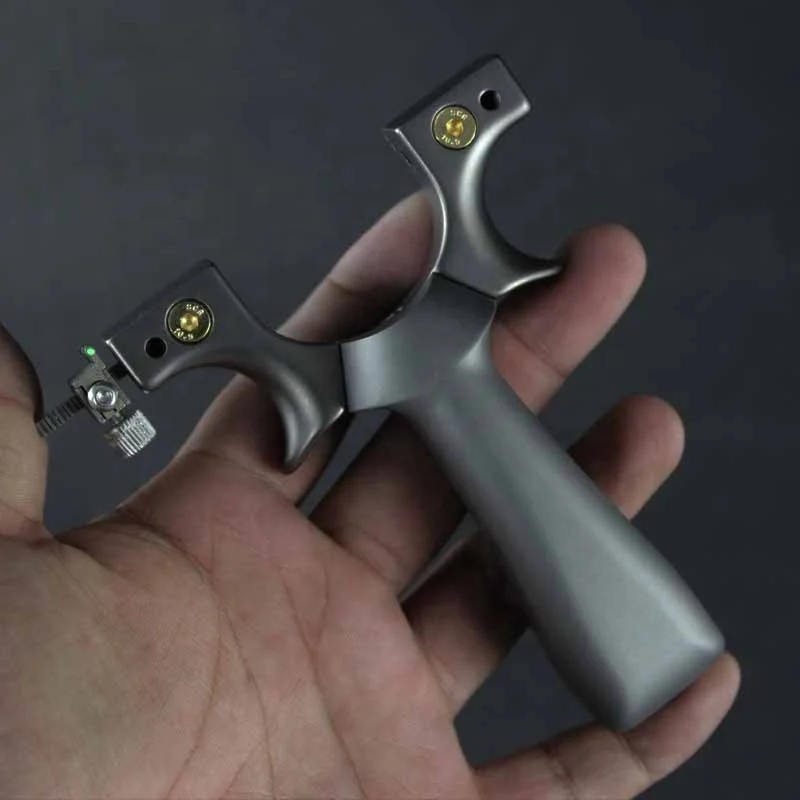New Type of Titanium Alloy Flat Skin Catapult with Sight Slingshot Accessories Steel Slingshot