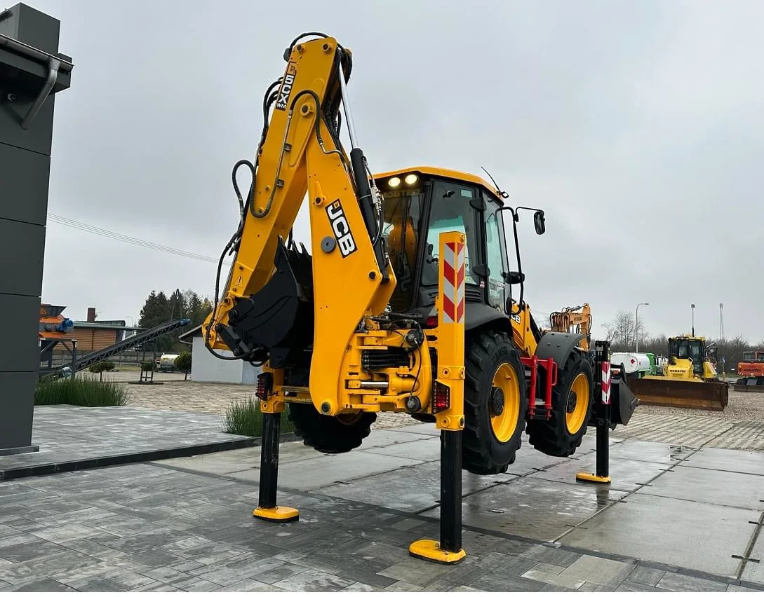 Заводская розетка хорошее состояние подержанный колесный погрузчик JCB 5CX 9 тонн для инженерного строительства.