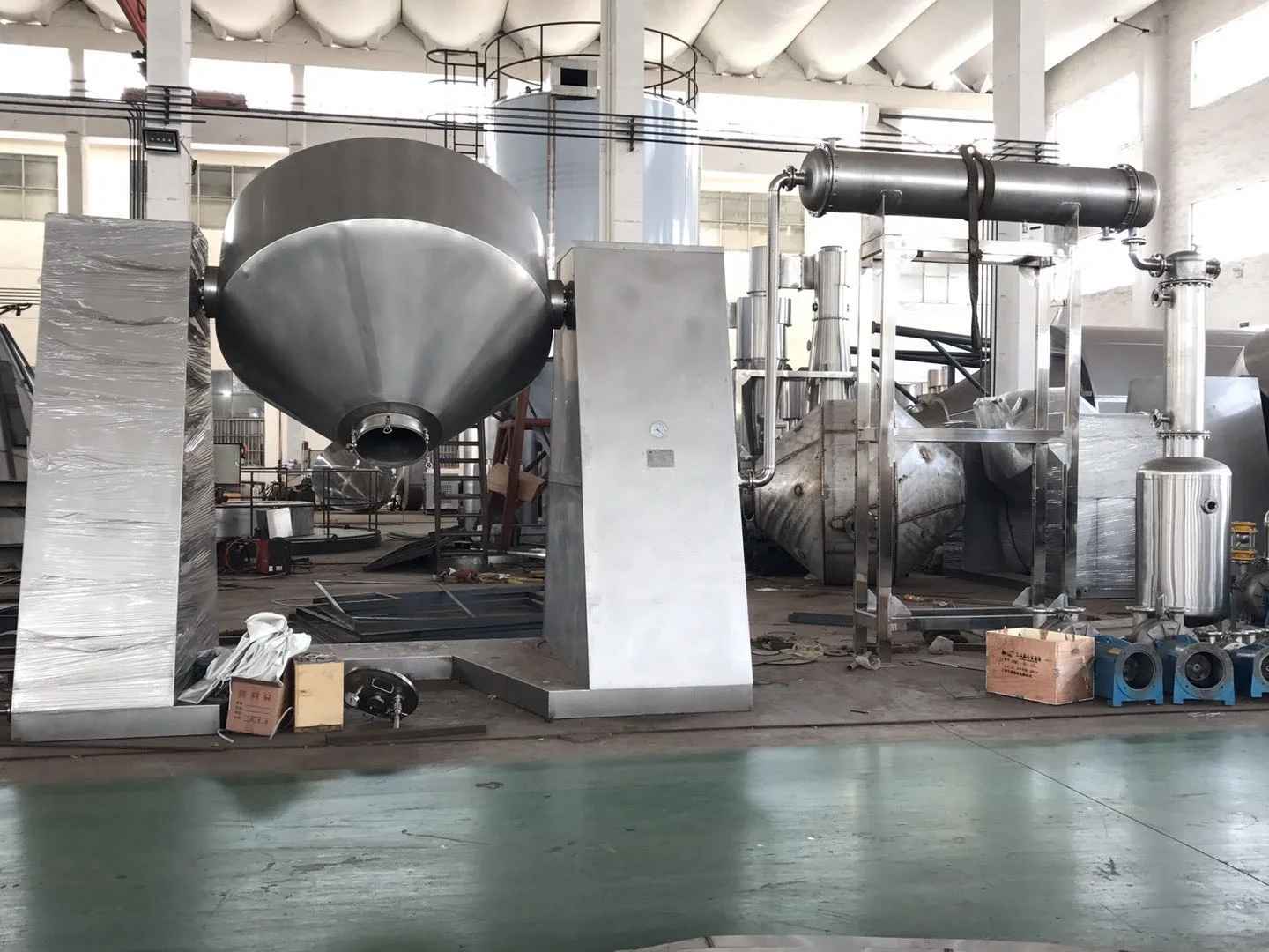 Pharmaceutical Double Conical Rotating Tumbling evolving Vacuum Mixer Dryer