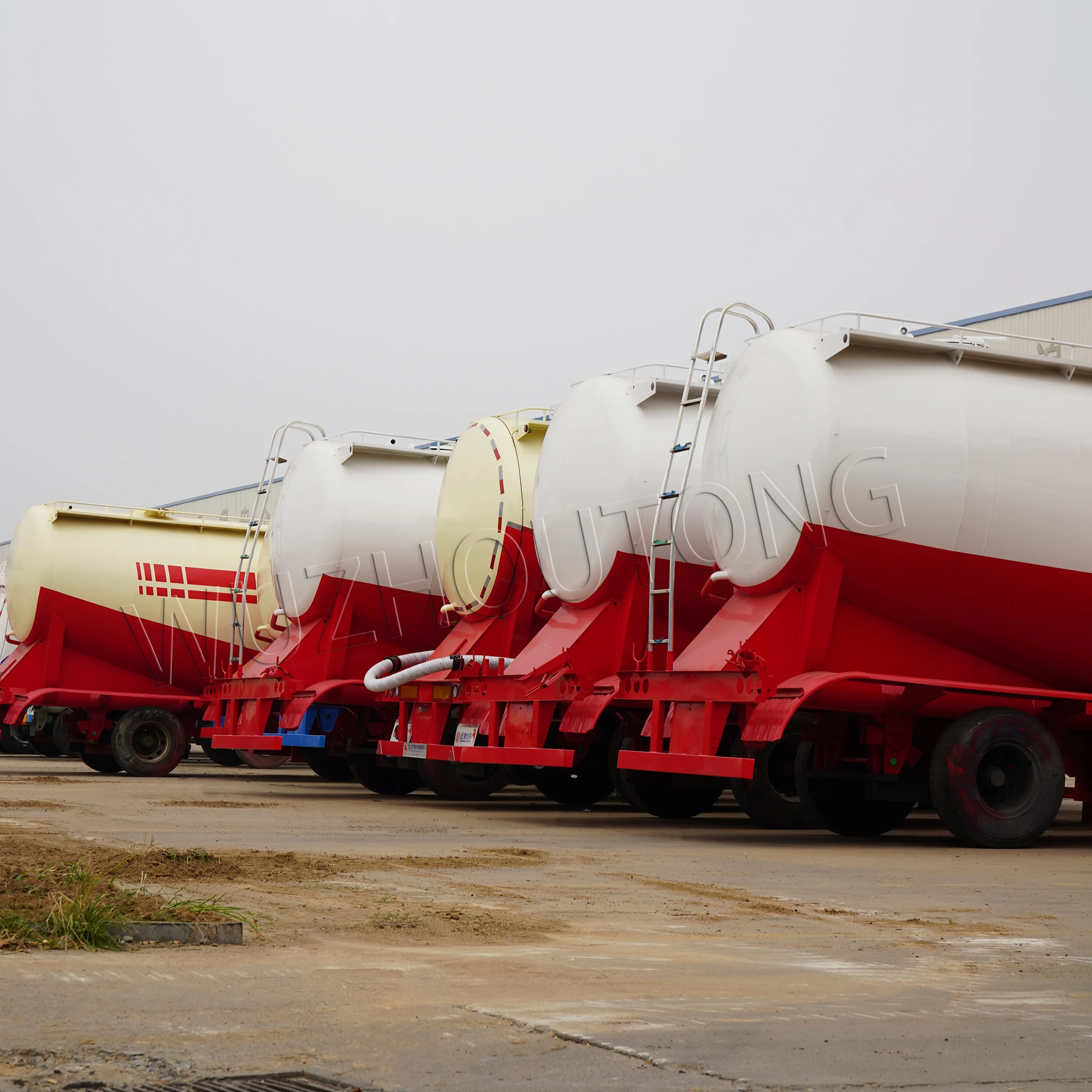 Hot Selling SemiTrailer Powder Transporting Bulk Cement Tanker Semi Trailer for Sale