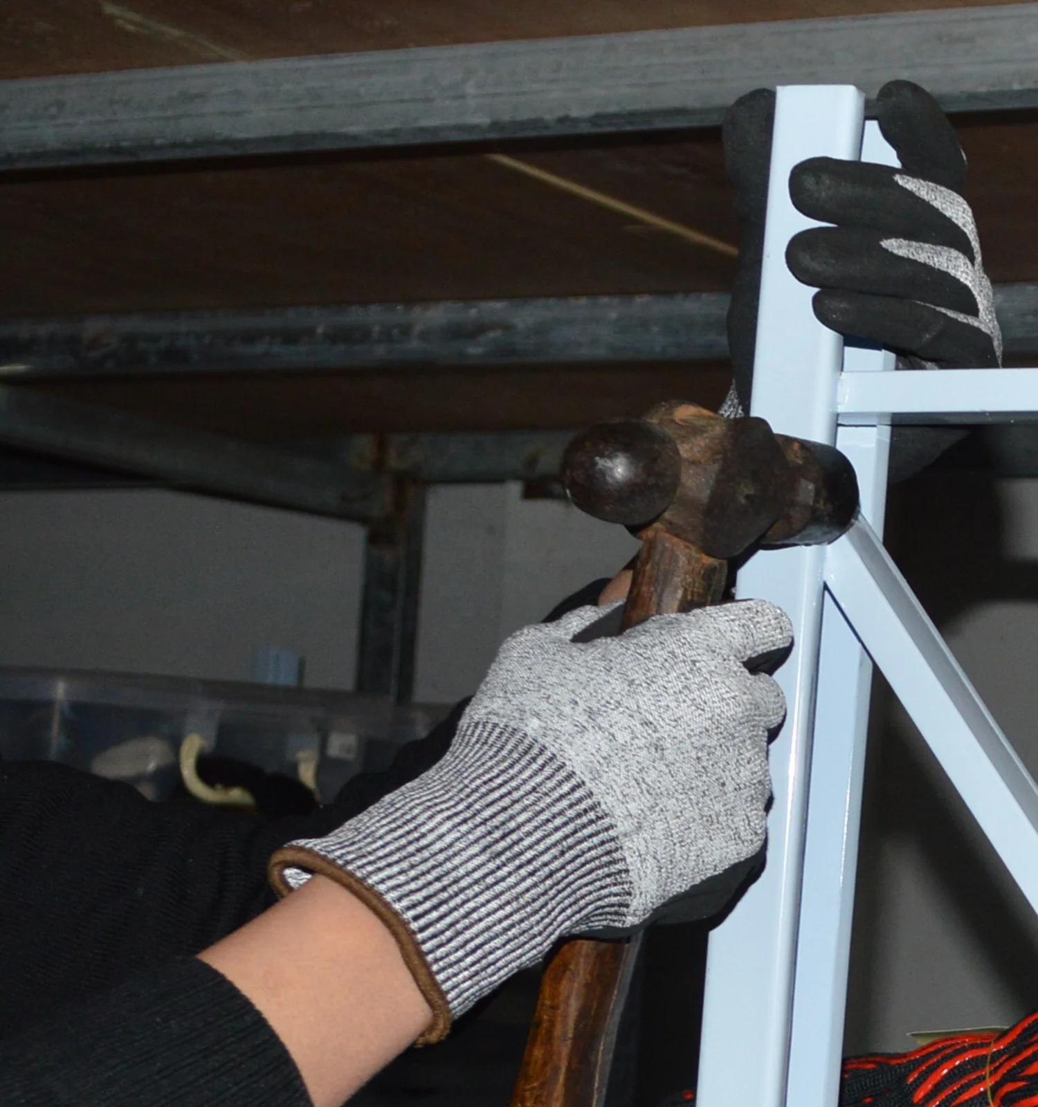 Grey HPPE Knitted Fiber with Black Nitrile Sandy Finish Coating Safety Work Gloves