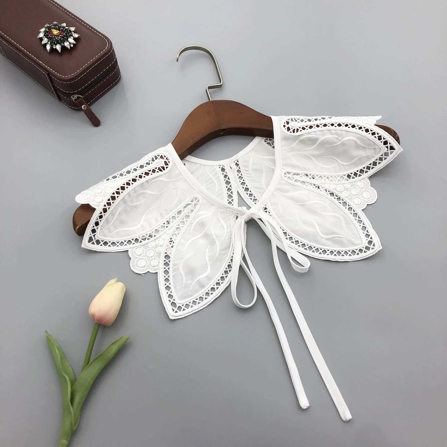 In stock promotion woman detachable fashion design embroidery fake collar