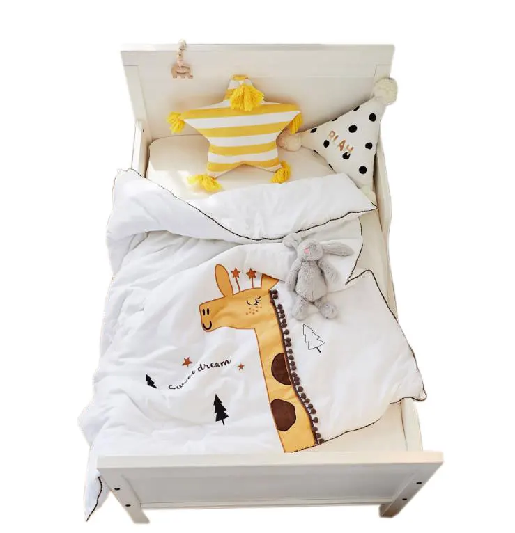 The latest star cute 100% cotton crib cartoon stick cloth embroidered baby thick winter quilt