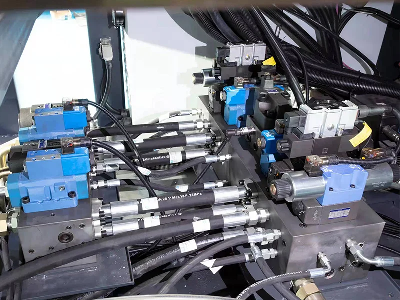 High speed small multi layer extrusion blow molding machine process