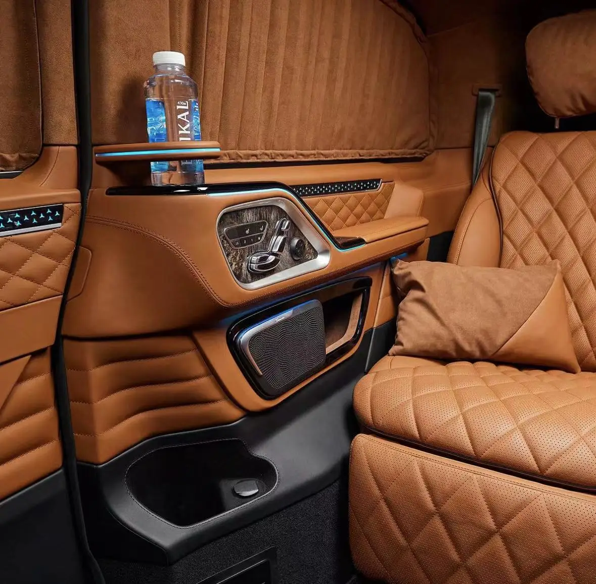 Luxury secretary seat, interior suit of commercial vehicle,Cut off the TV, coffee machine and refrigerator. for BENZ Vclass v300