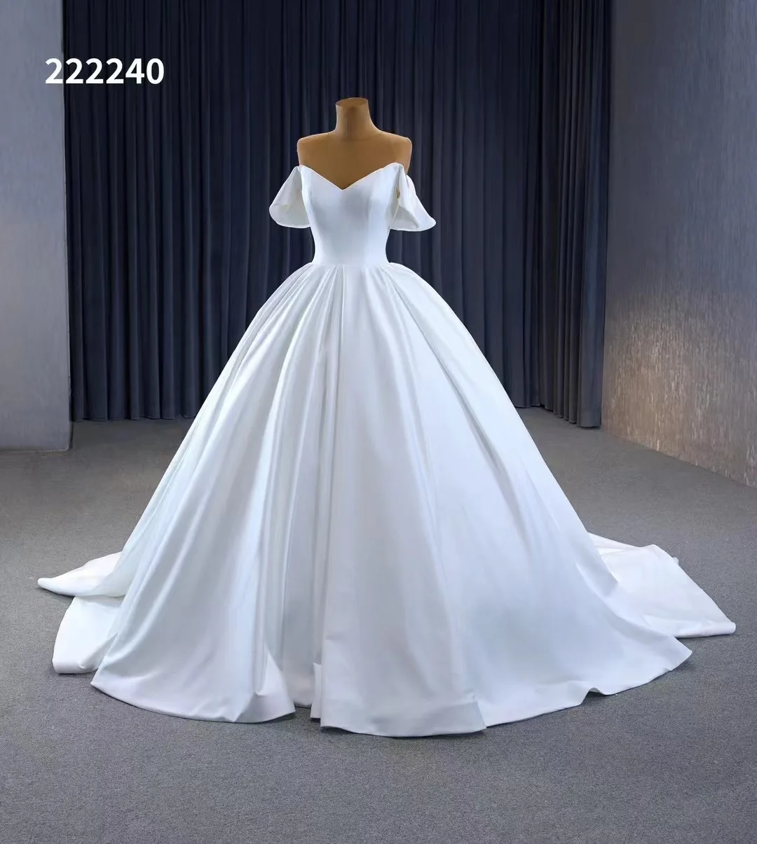Feishiluo New Simpler Soft Satin Outdoor Bridal  Ballgown Sexy Off-Shoulder Ivory Wedding Dresses Gowns Long Train Bride Dresses