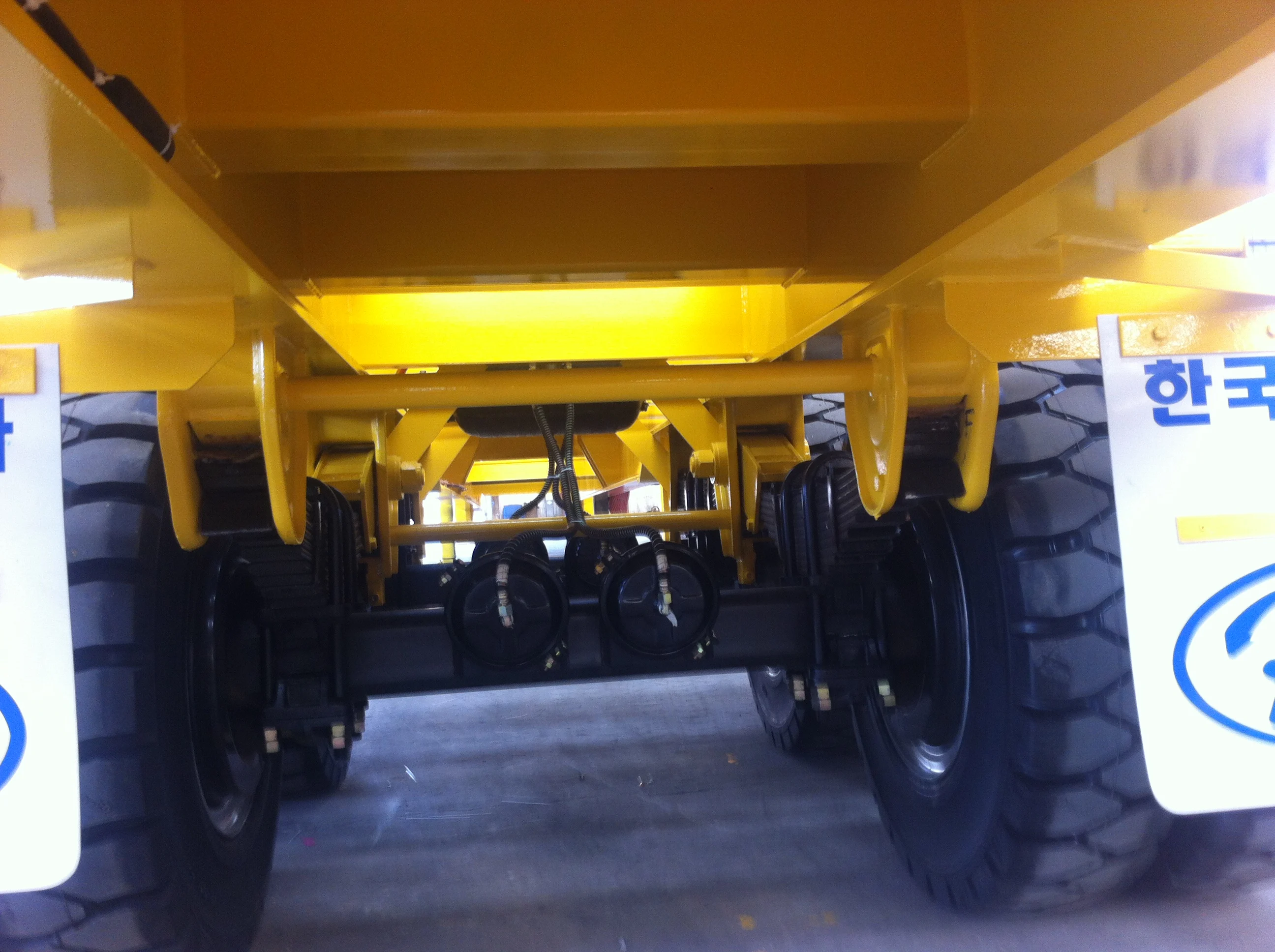 skeleton semi trailer (83).JPG