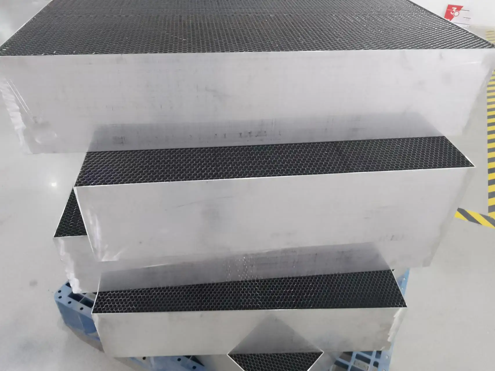 Restraint of Electromagnetic Interference Stainless Steel Honeycomb Core For Wave-Guide Window
