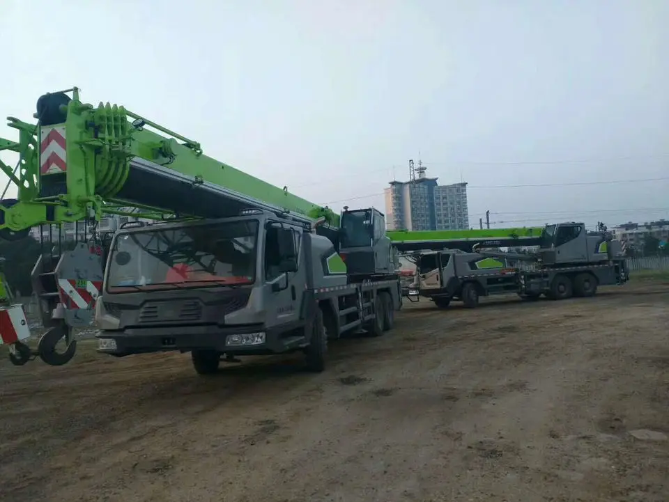 Chinese top brand  hoisting machine 55ton 59m rc hydraulic truck crane ZTC550H5 in stock