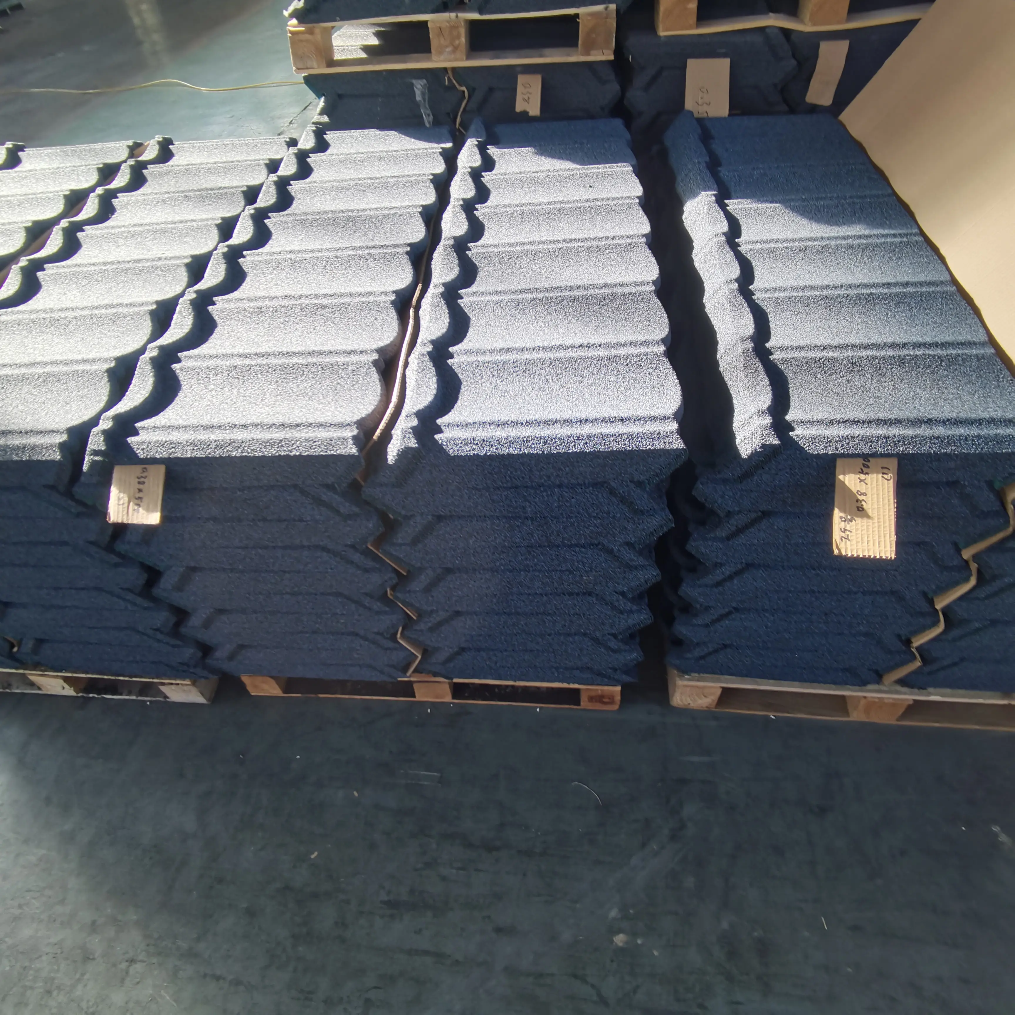 No Fading Aluzinc Roofing Sheet  Corrugated Zinc Metal Steel Stone Coated Roof Tiles Price