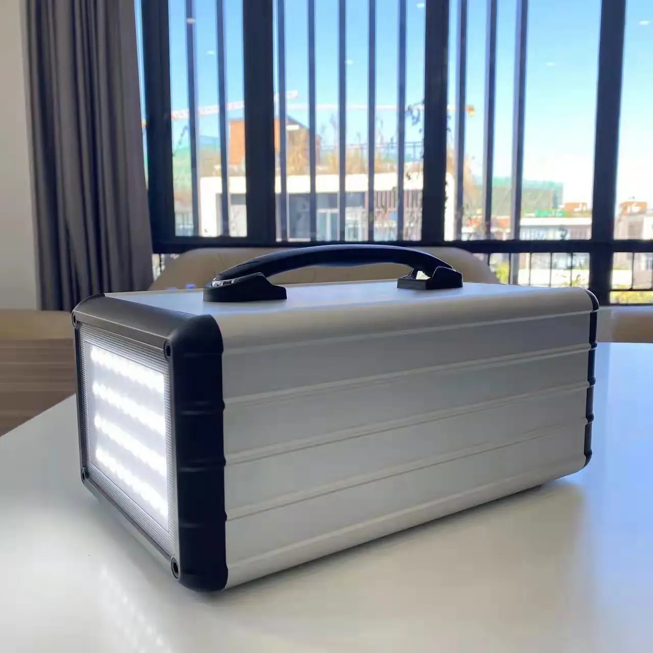 2022 Hot Outdoor Emergency Big Power Station 220v 1500w Portable Solar Panel Generator With Lcd