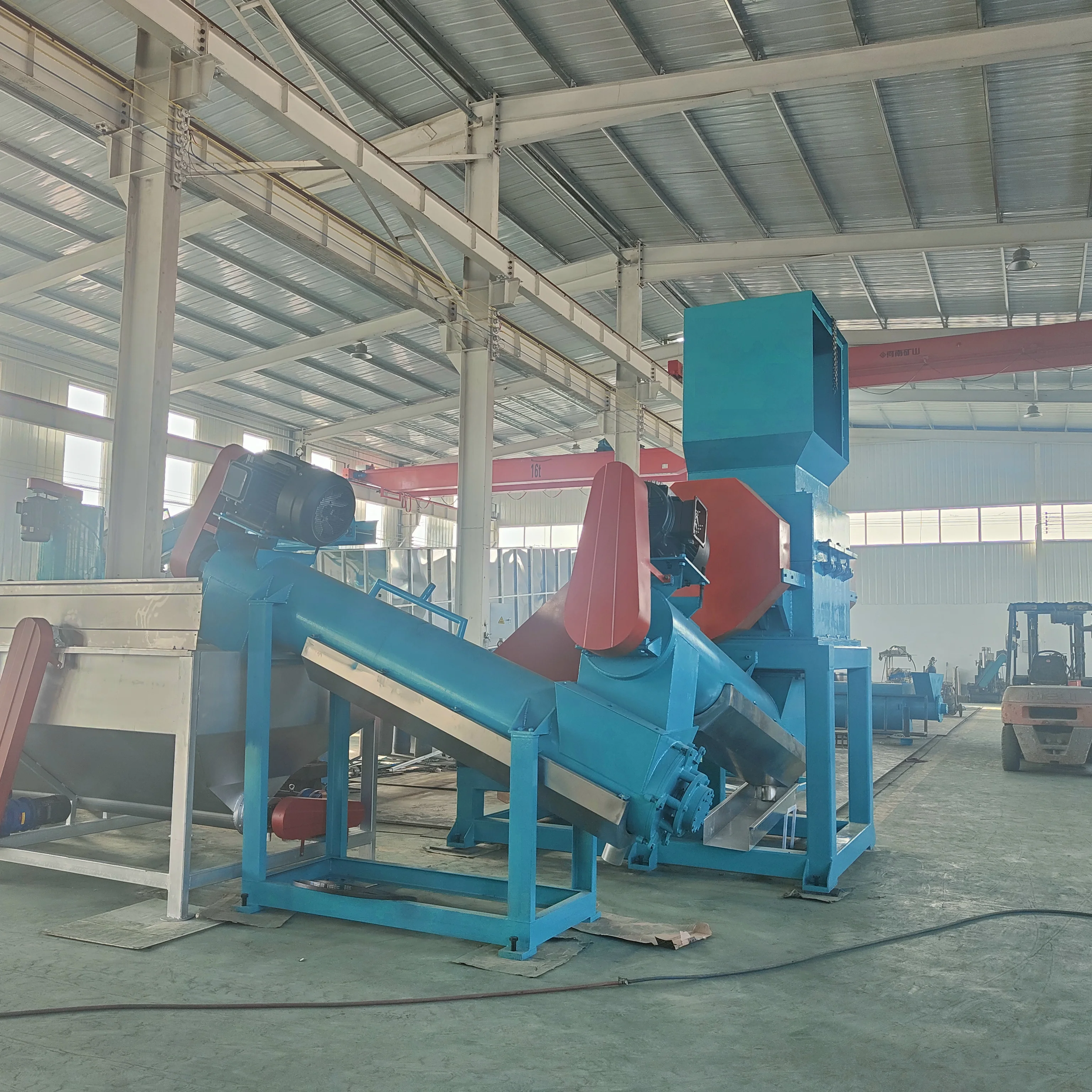 Large and small plastic waste crushing cleaning line mineral water bottle crusher equipment fruit basket leather pellet machine