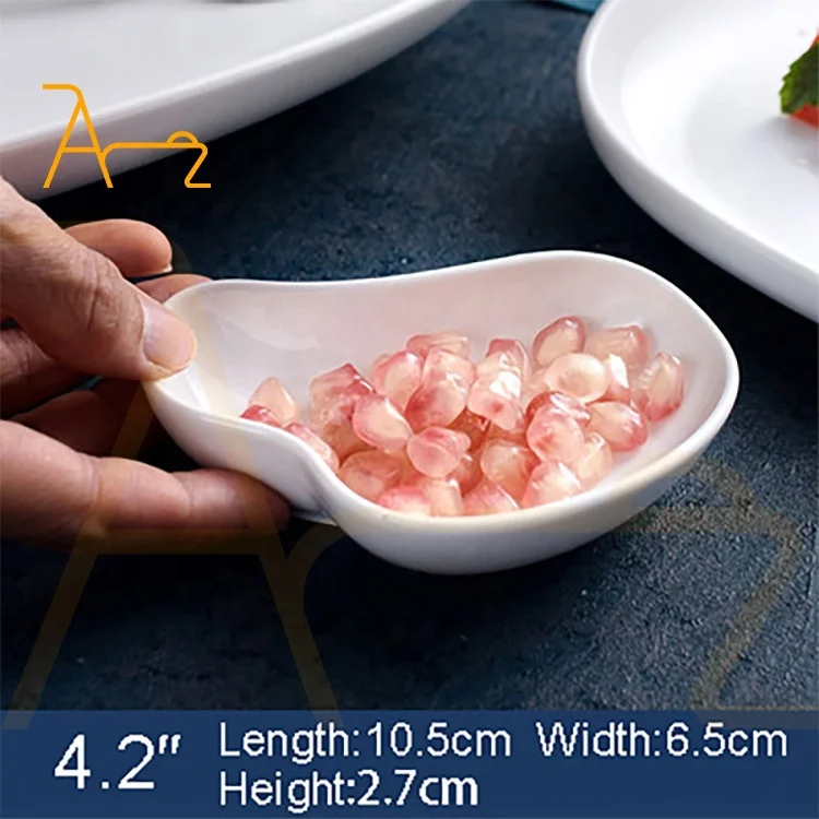 Wholesale Luxury Restaurant heart Shape White Porcelain Dinner Plate Tableware Wedding Flat Serving Plate Custom Plates Ceramic