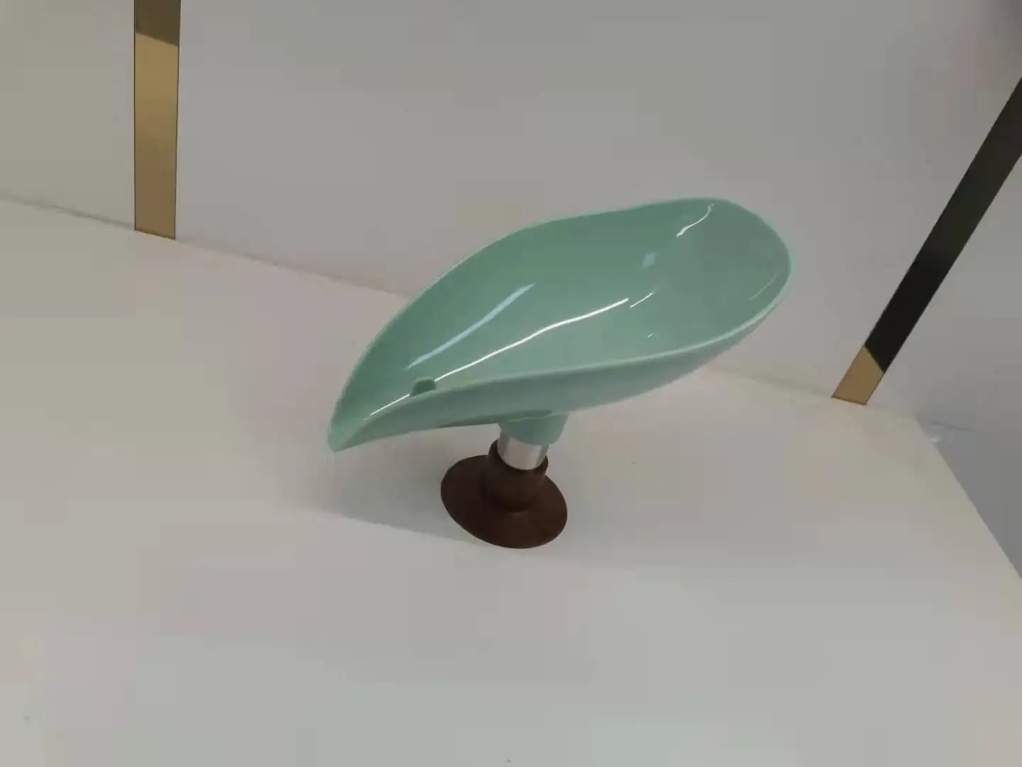 Soap Dish Holder Self Draining Leaf Shape ABS Bar Soap Saver with Suction Cup for Shower Bathroom Tub Kitchen