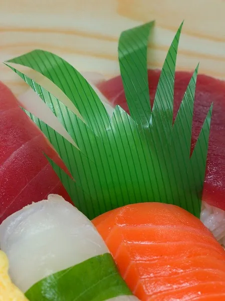 Shrimp-shaped sushi tools plastic food divider slice for sale