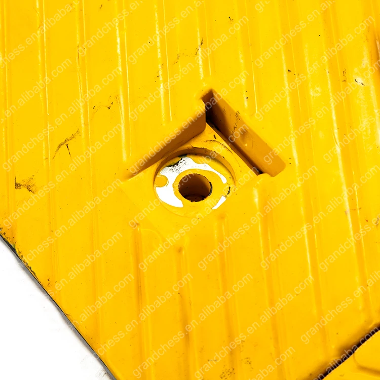 China Wholesale industrial Traffic Road Speed Bump Yellow & Black Rubber Speed Hump