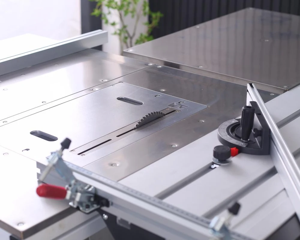 WOODPRO DY46 sliding table panel saw machine 45 and 90 degree wood saw automatic cutting machine