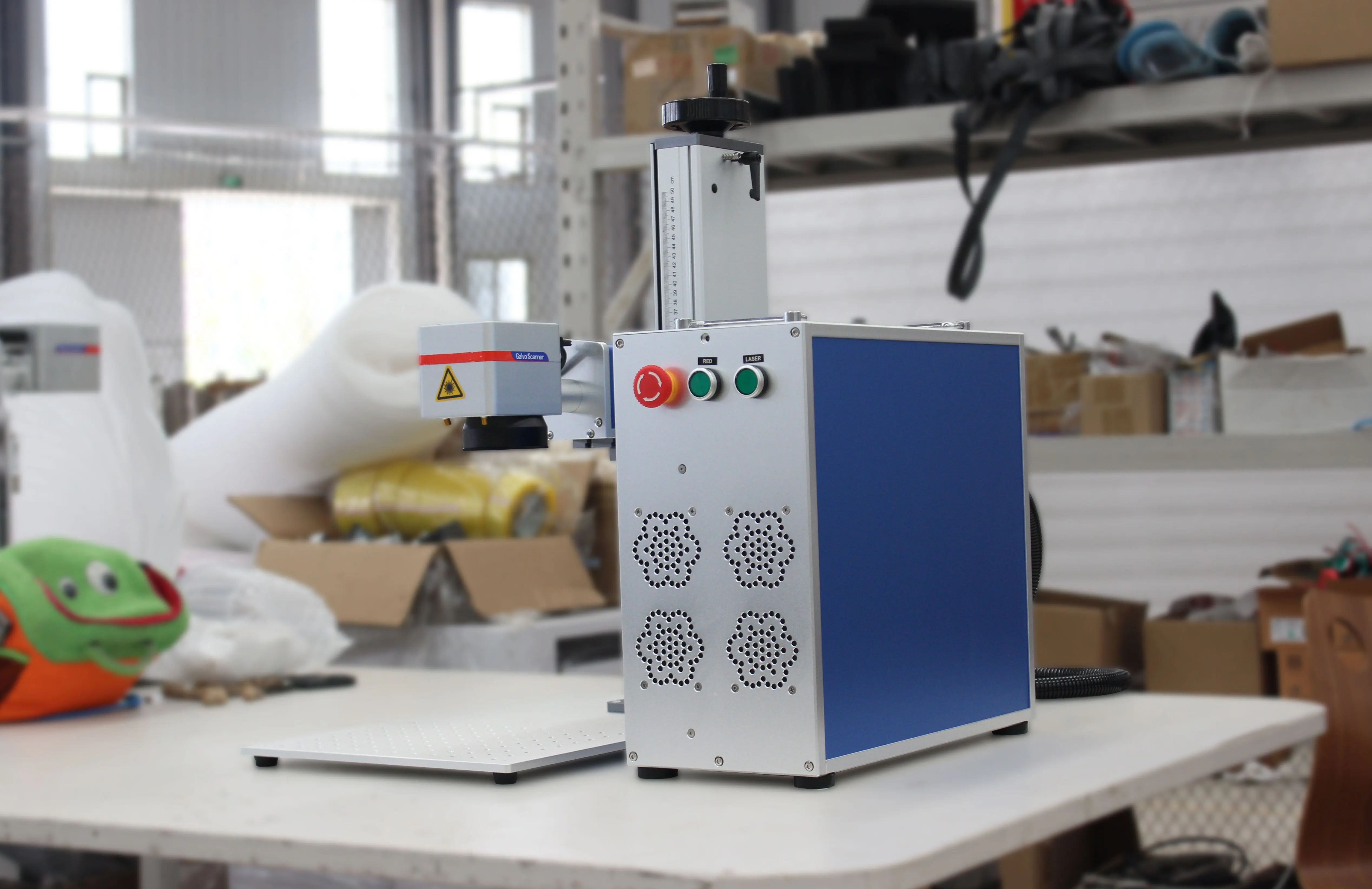 Portable Mopa Color Fiber Laser Marking Machine for Logo Printing 3D Metal Cutting Engraving Plastic Pen Packing Printer