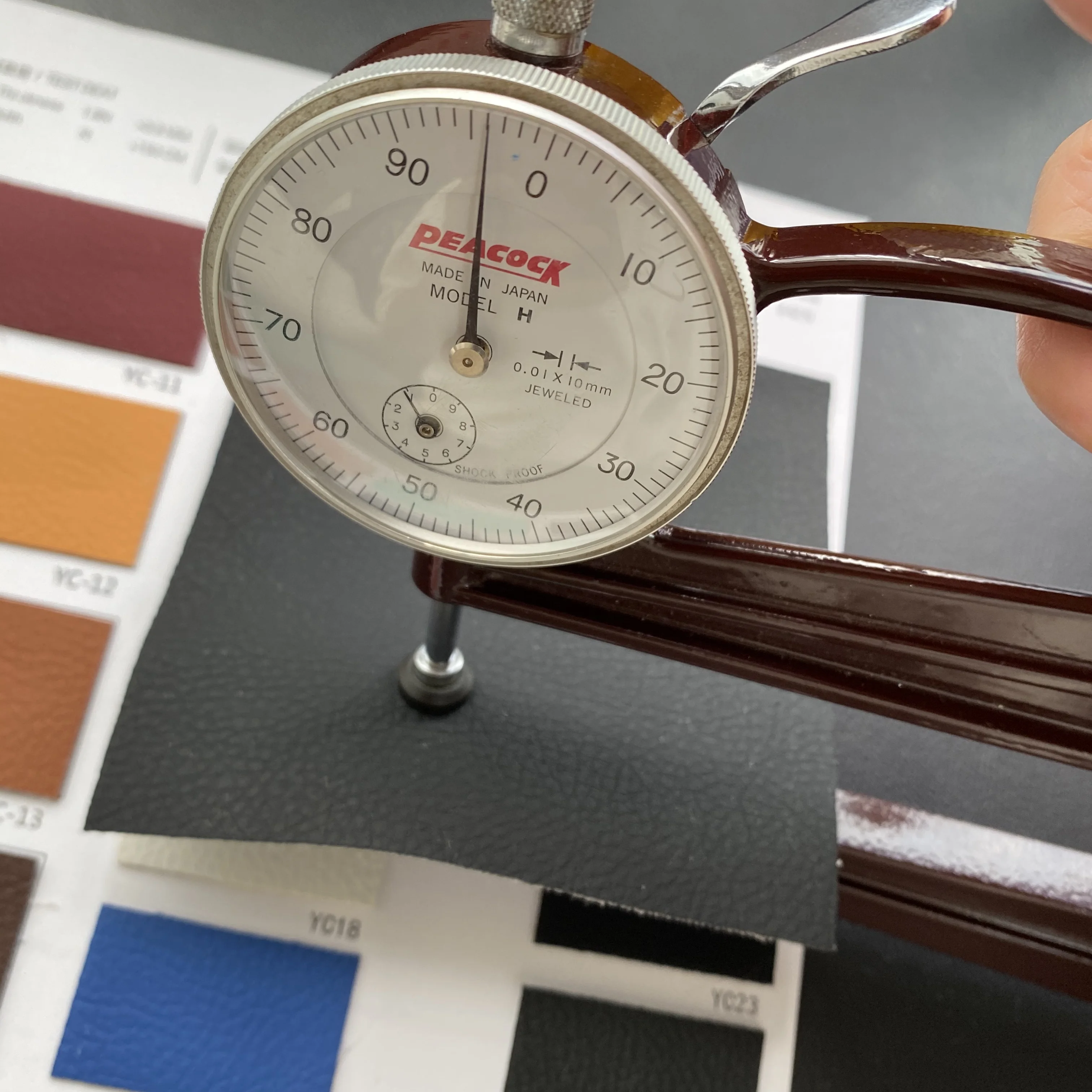 New arrival many colors available 0.95mm moroccan leather faux leather fabric pvc leather for car seat