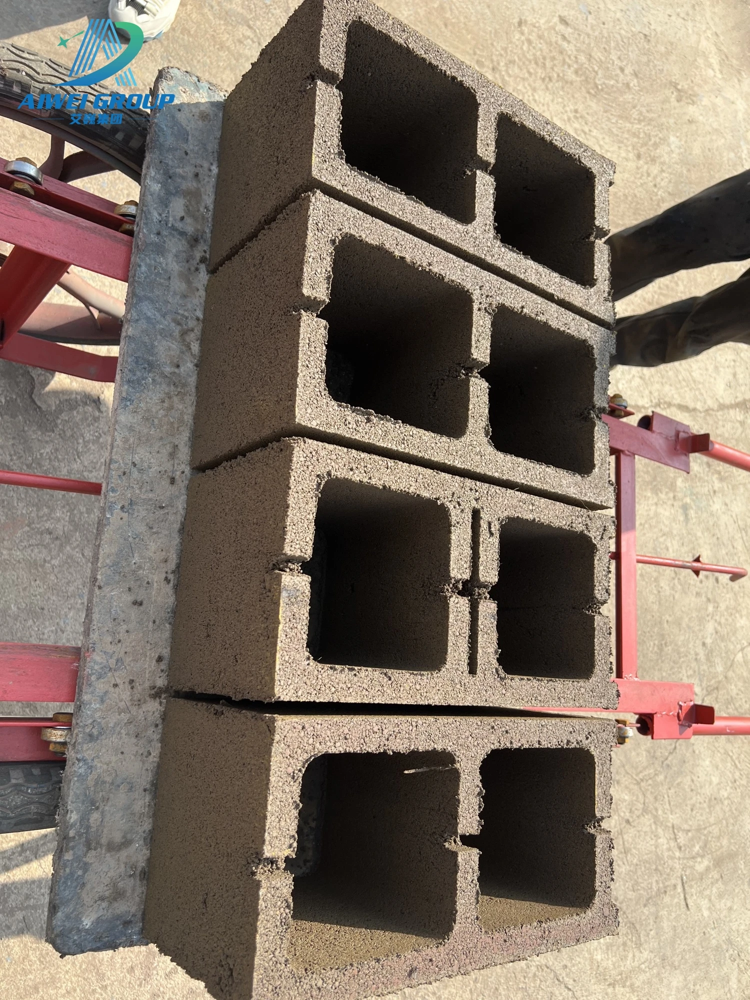 Aiwei good quality and the best selling  bricks making machine QT4-24 Semi-Automatic Block Making Machine for sale