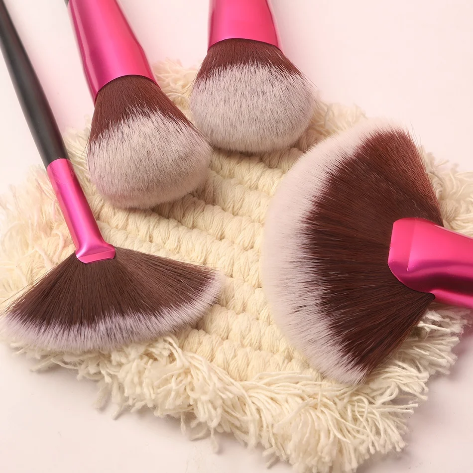 Matte Black  Eyes Vegan Unique Low Moq 2022 Luxury Big Variety Professional High Quality Custom Logo 24 pcs Makeup Brush Set