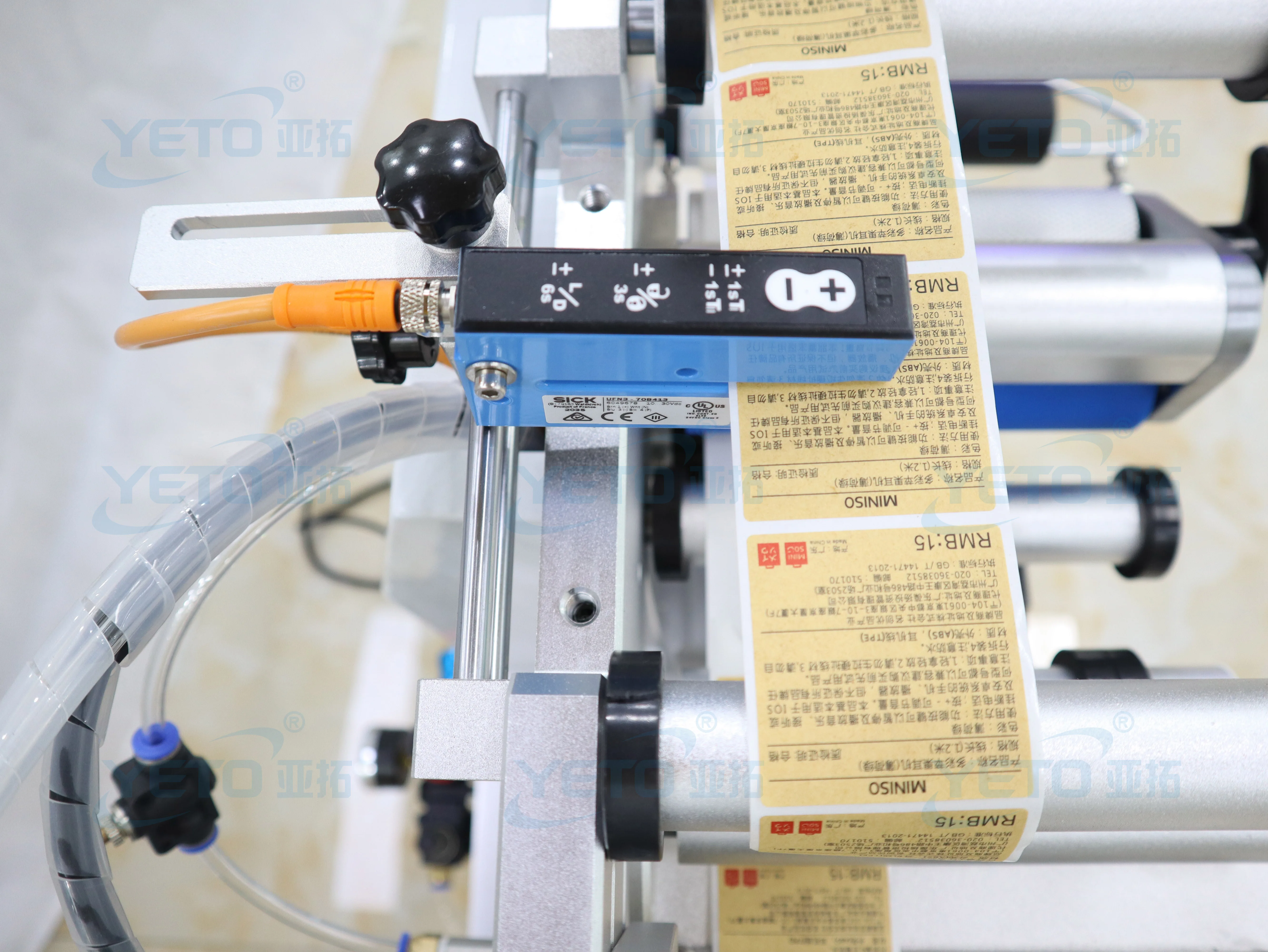 Semi Automatic Table Top Rotary Double Sided Tube Can Flat PET Hexagon Perfume Square Round Bottle Labeling Machines Applicator