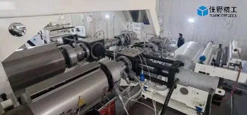 Машина для нанесения покрытия клейкой лентой Pe Pvc