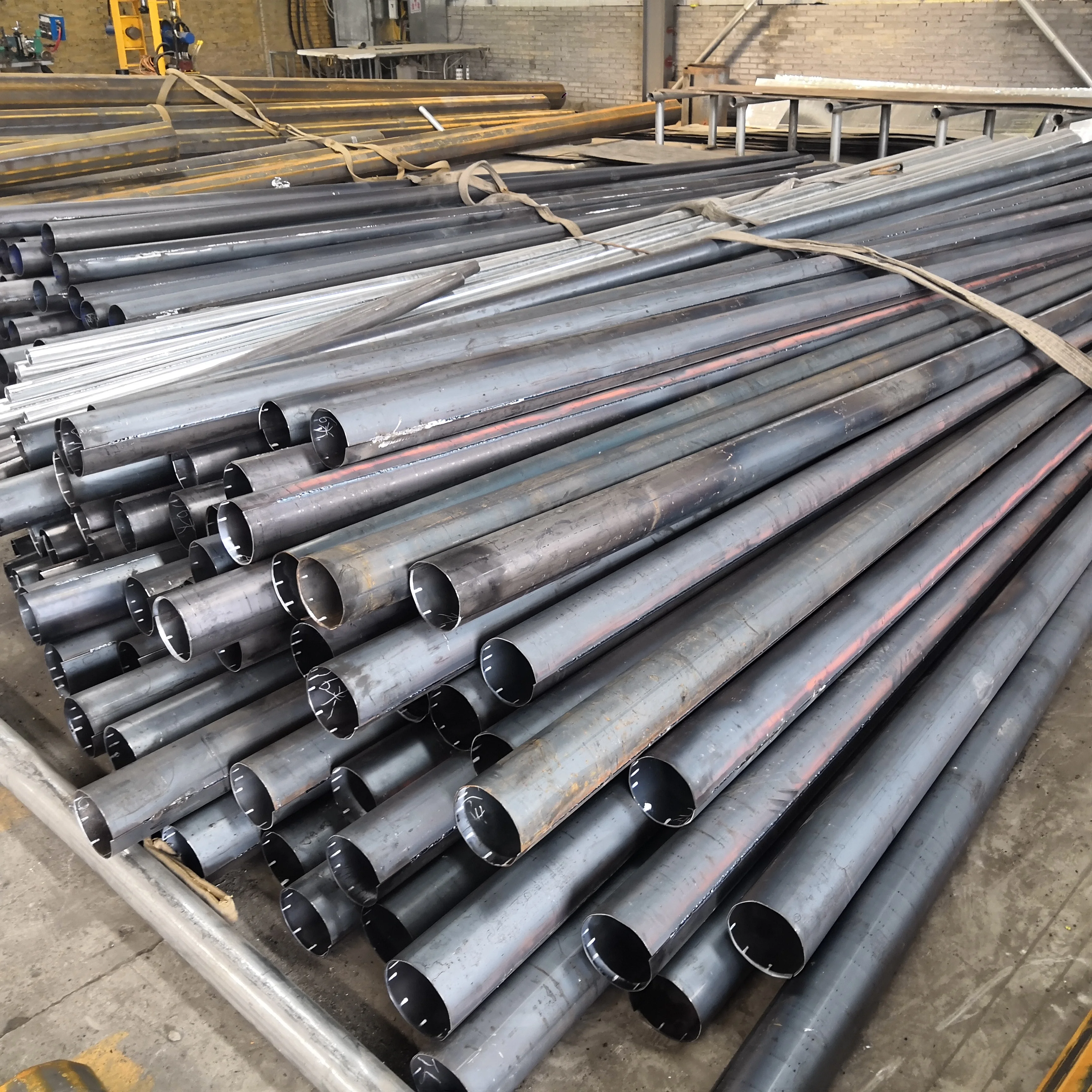 Good quality galvanized led solar outdoor light pole for stadium