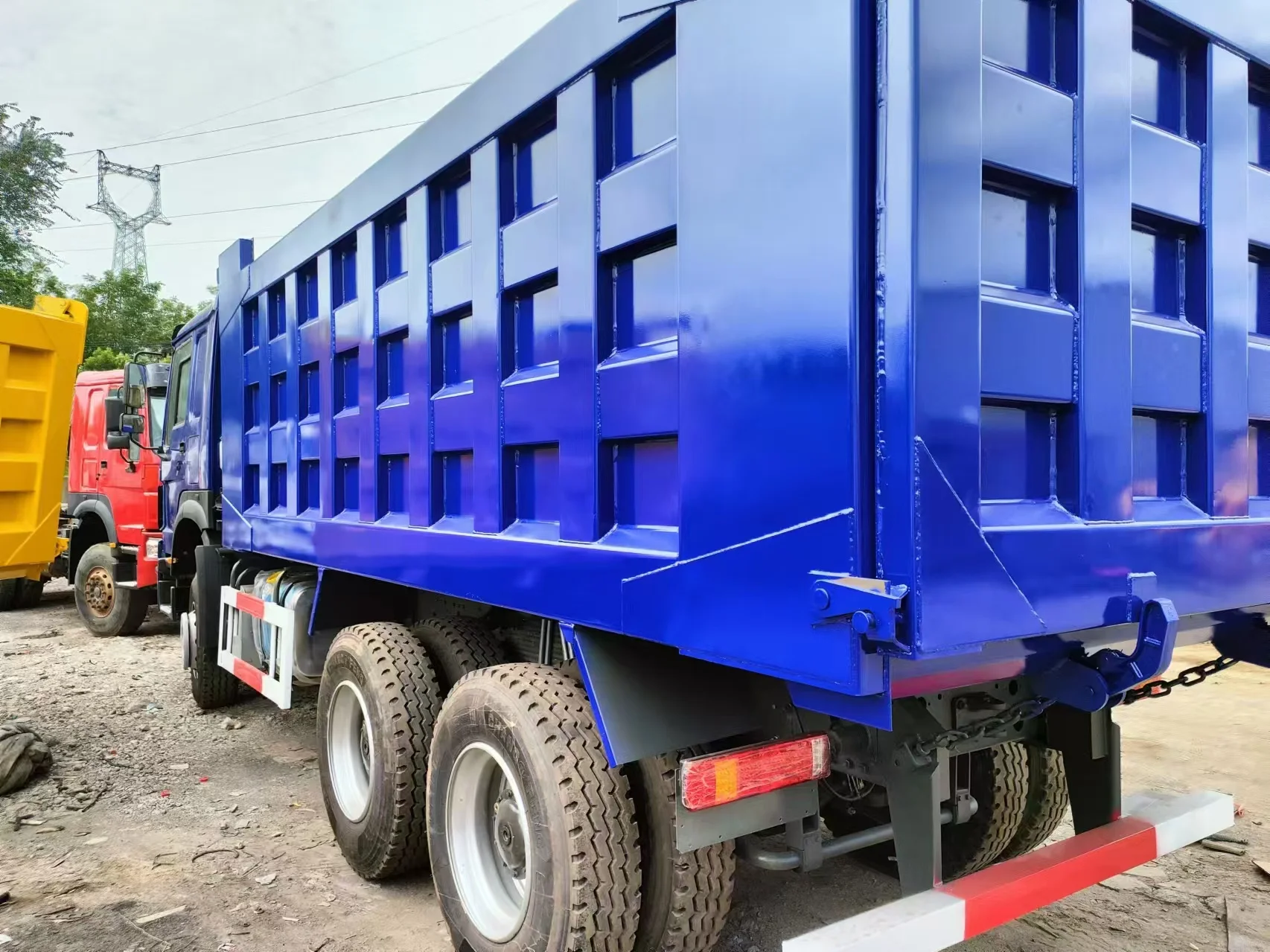 High Quality HOWO 6X4 10 Wheels Dump Tipper Trucks Used Tipper Truck Price Rhd