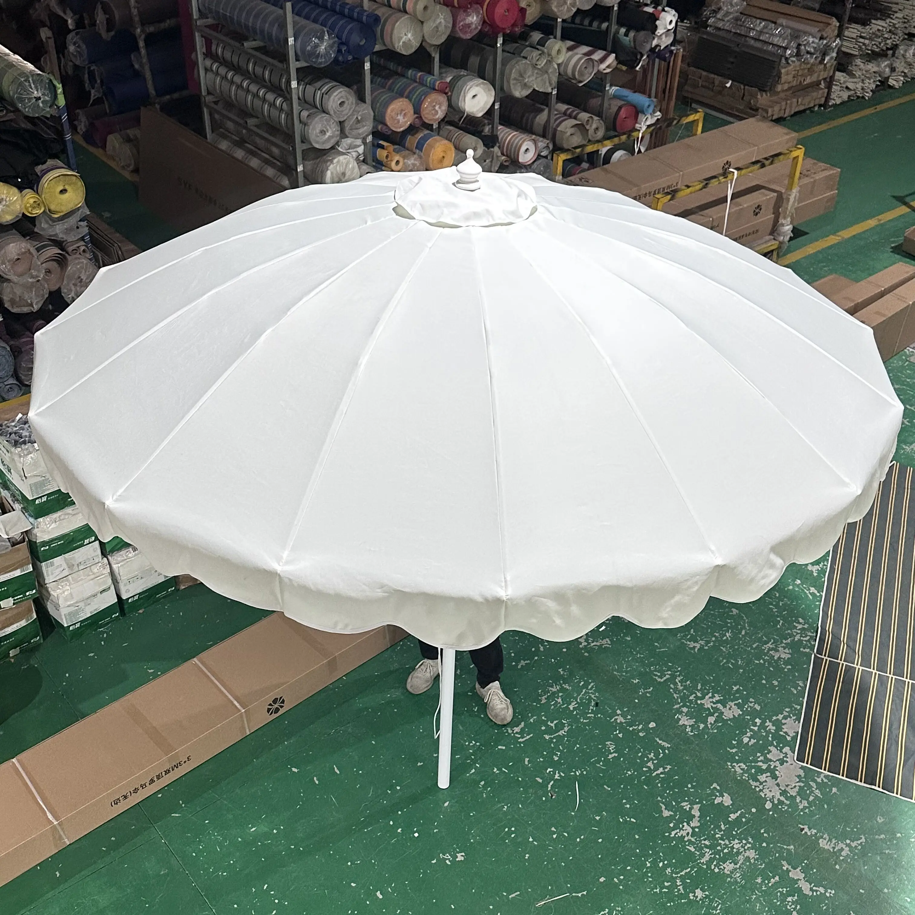 2024 hot sale centre pole umbrella with reflective edge 16 ribs umbrella poe white beach umbrella