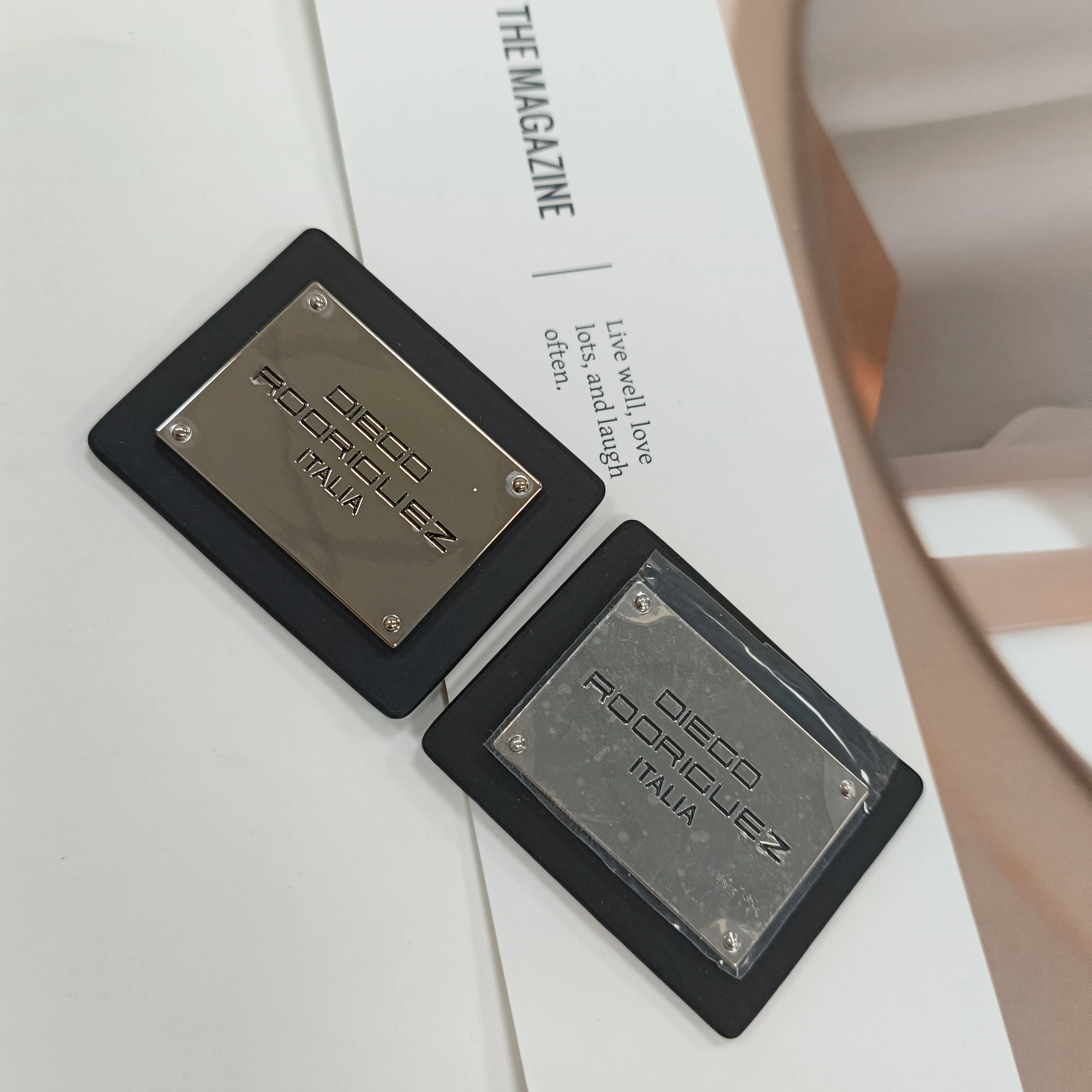 High quality label manufacturer customizes metal logo on leather patch of jeans