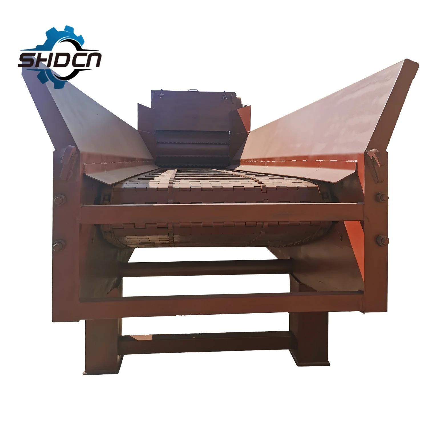 Wood Shredder model SHDCN-1650-800 with fully hydraulic Diesel mobile and capacity of 30-35 tons per hour