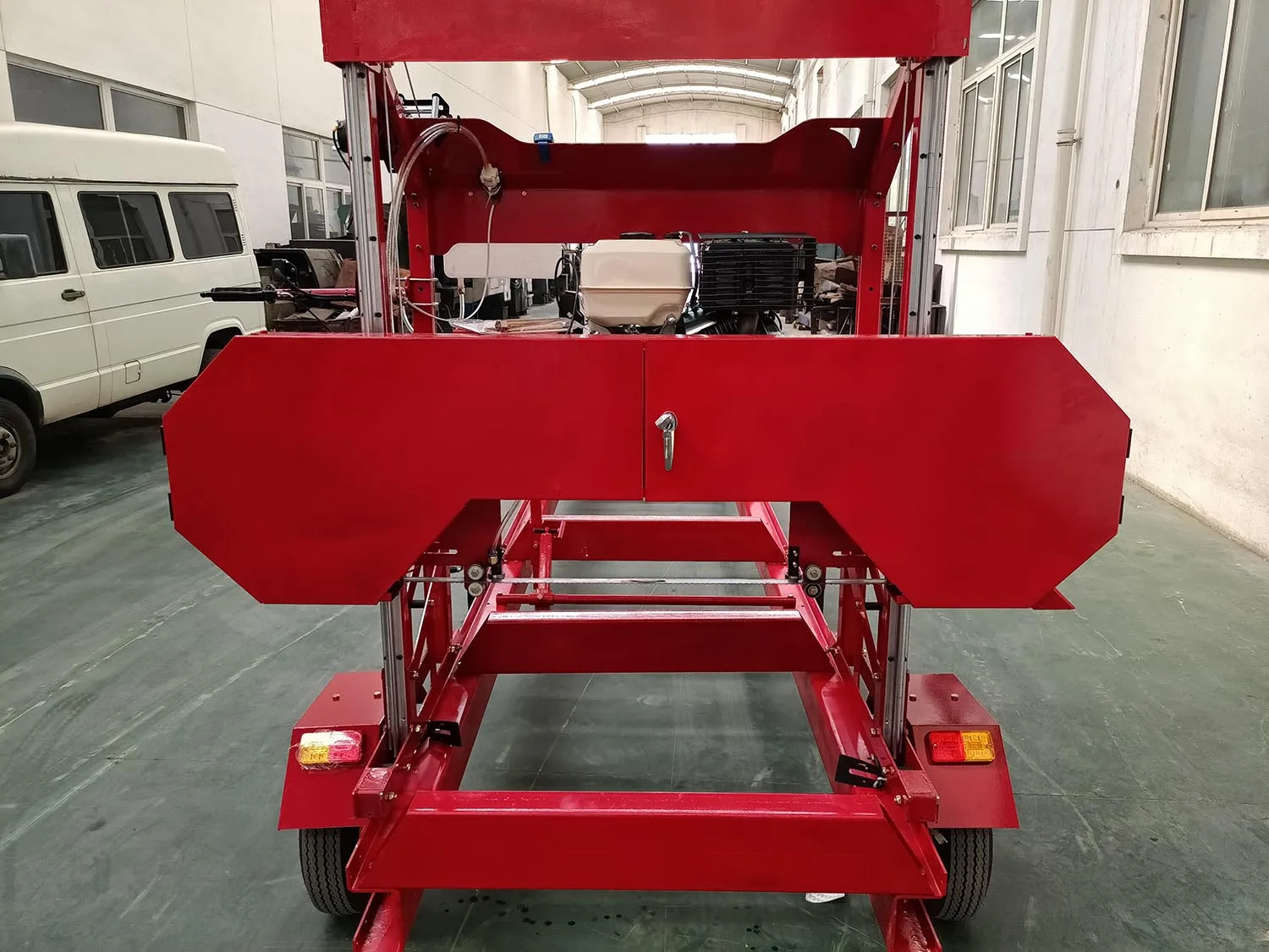 Trailer mounted 31 inch portable band sawmill portable wood cutting machine 15hp petrol engine E-start EPA approved