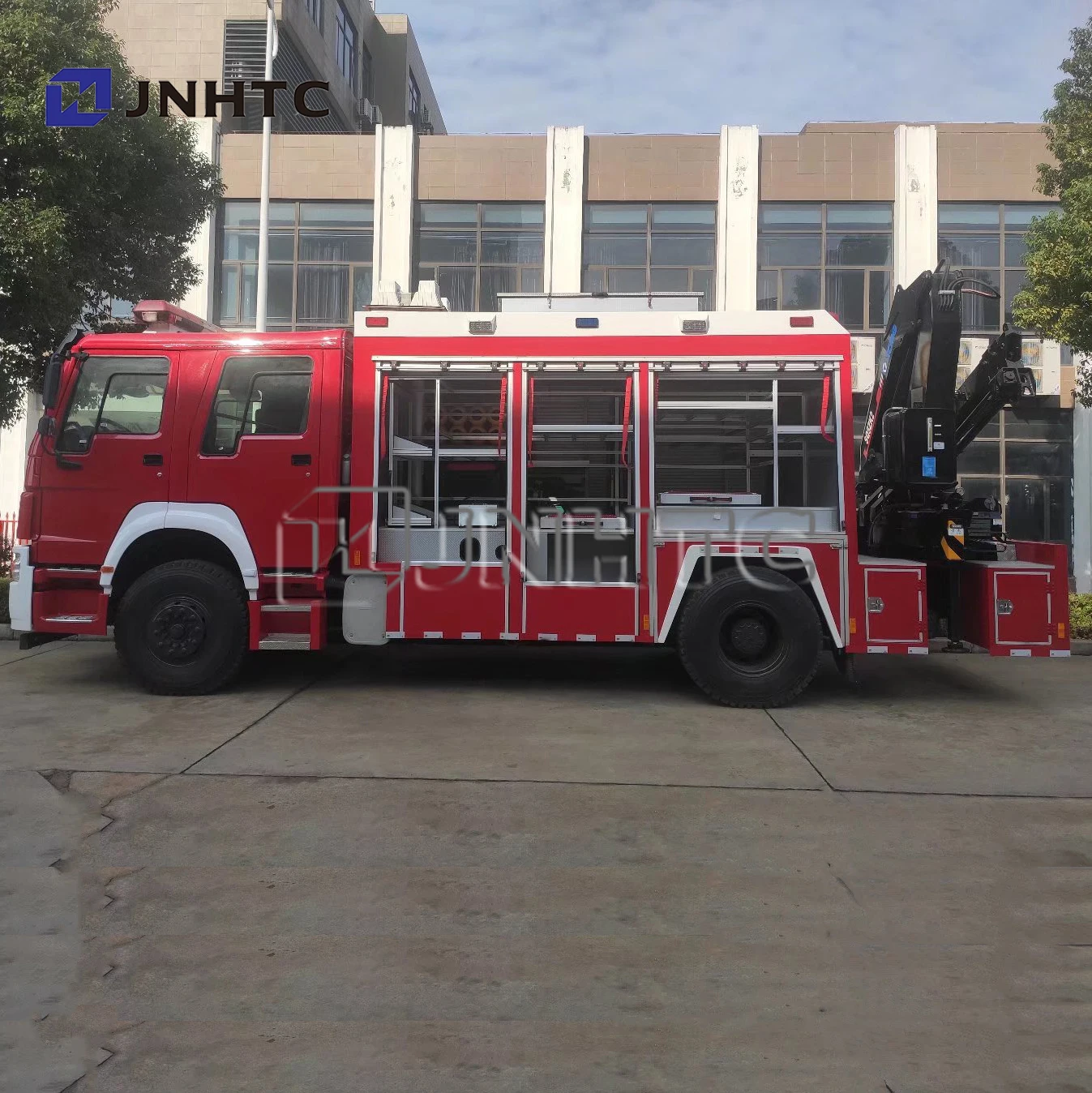 China factory customized sinotruk fire fighter truck 4x2 water tank 8000 7000 city recuse emergency water tend with high quality