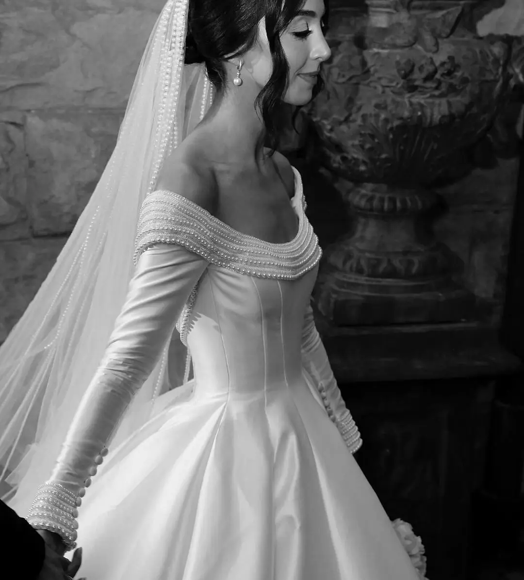 Ruolai WTH021 Elegant Wedding Dresses 2024 Pearls Modern Bridal Boho Dress Sweep Train A-Line Satin Wedding Ball Gown Plus Size