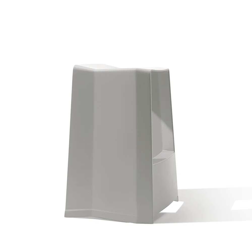 Unique Design Modern Industry Style Monoblock High Chair Bar Stool With Low Back