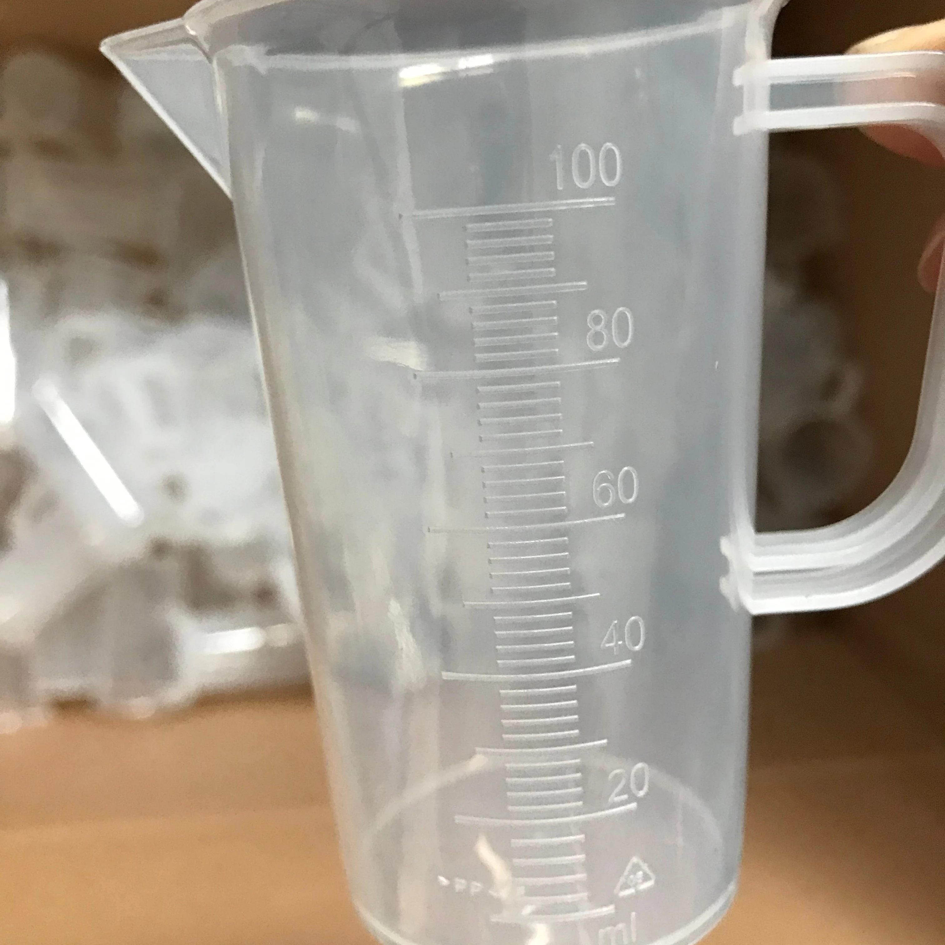 wholesale food grade 100ml small plastic measuring cup MCh100