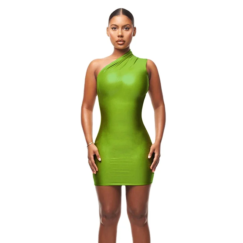 Женское облегающее однотонное платье без рукавов с открытыми плечами