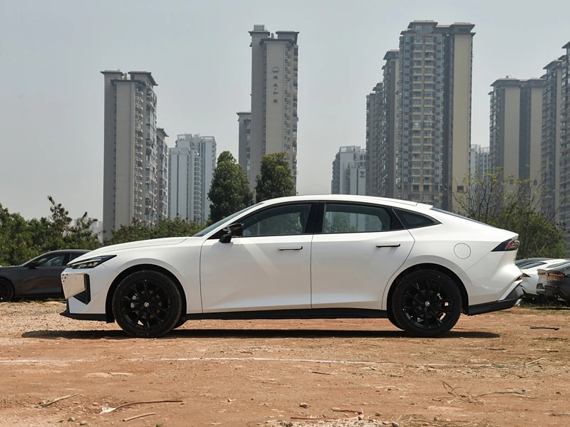 2024 Changan Uni-V турбо левое рулевое управление седан вентилируемый дисковый электронный паркинг новая газовая электрическая кожаная автоматическая коробка передач