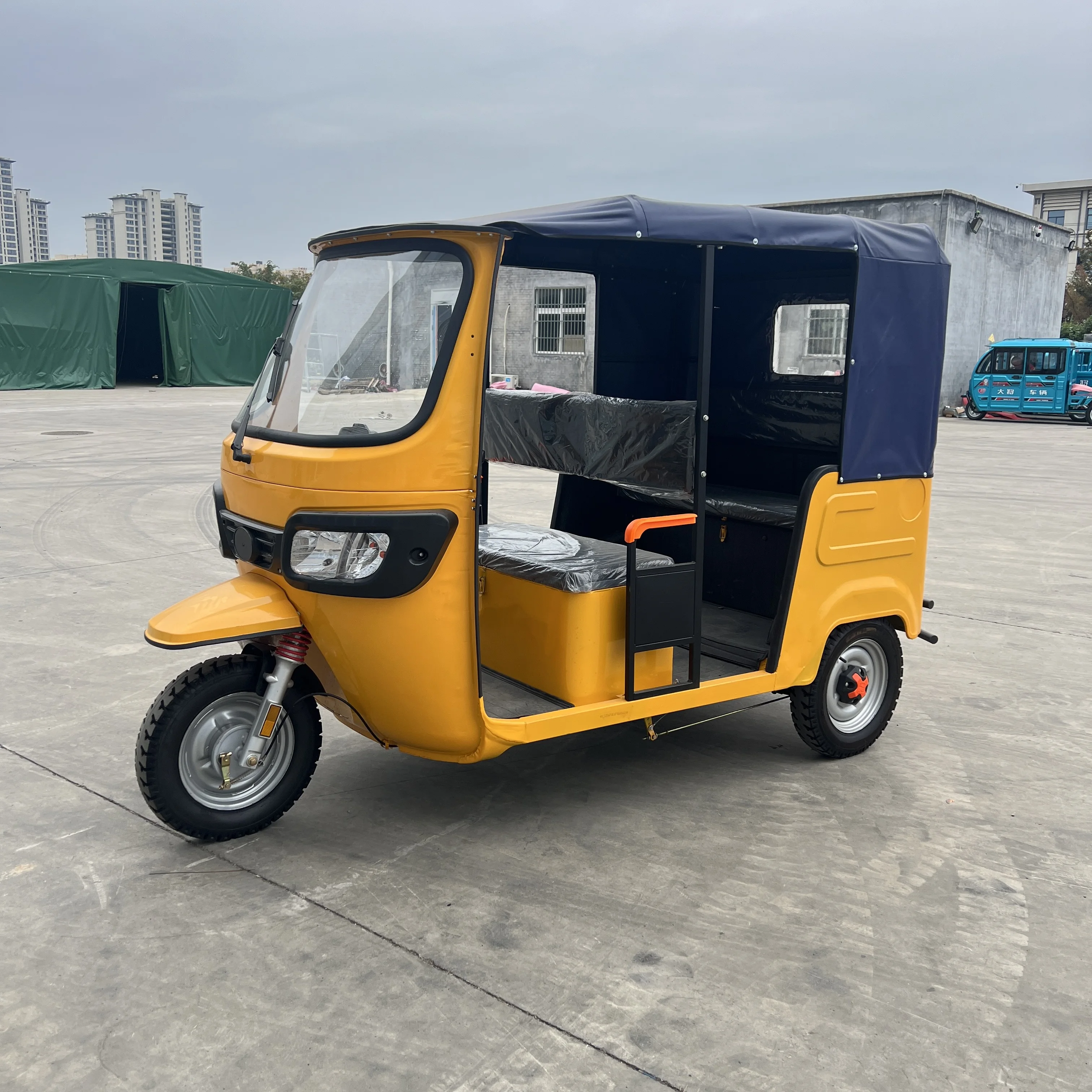 China Price 72V82AH Removable lithium battery Tour 1 Moto Taxi 1800w Eletricycle Passenger Tricycle Electric Rickshaw